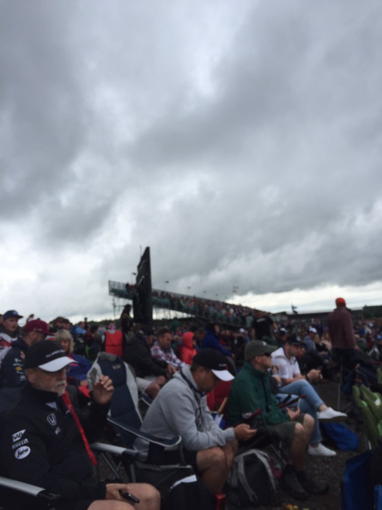 batesy_uk's tweet photo. @SilverstoneUK cheers #movethescreenback #screenless https://t.co/LWR2oVMFjY