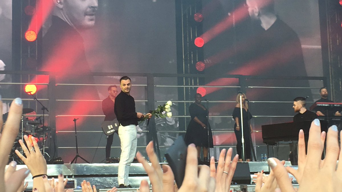 passheon's tweet photo. 🎶💕Thank you @theohurts @AdamHurts 💕🎶 #lastochkafest #Hurts https://t.co/OypPdHisHz