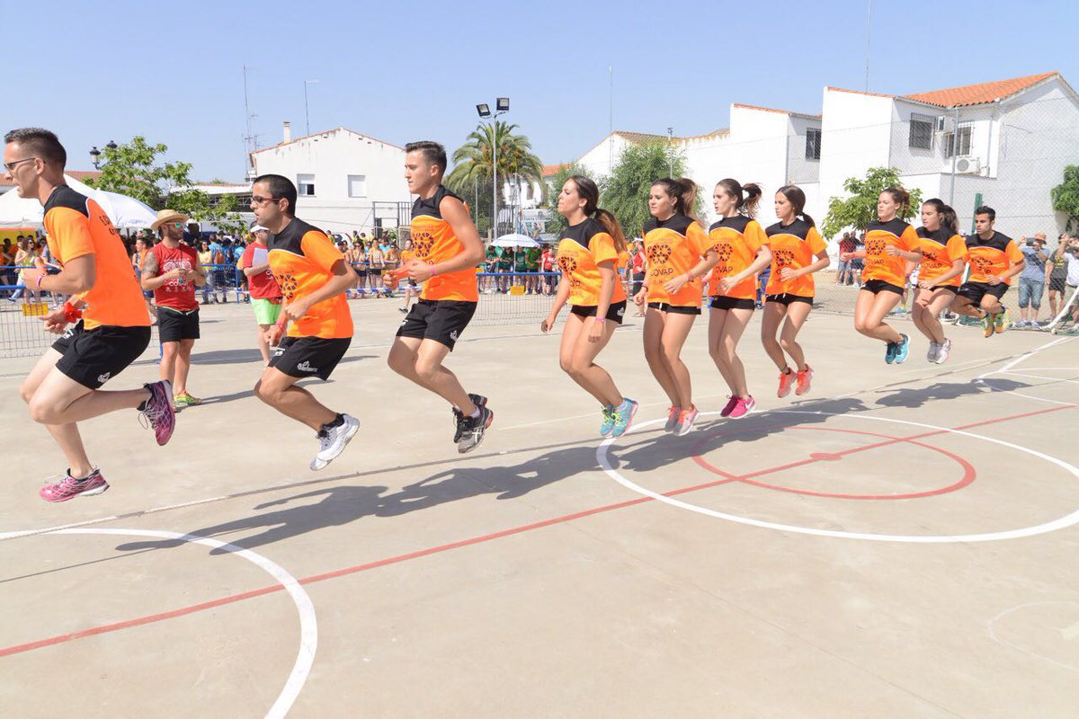 ¡Madre mía la que ha liado el <a href="/CantareteOORR/">El Cantarete 8</a> en la comba! ¡Récord absoluto con 151 saltos! #OlimpiadasRurales2016
