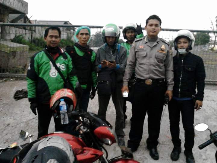 Rupono4's tweet image. Dulu polisi akrap gojek skrg gak kenal