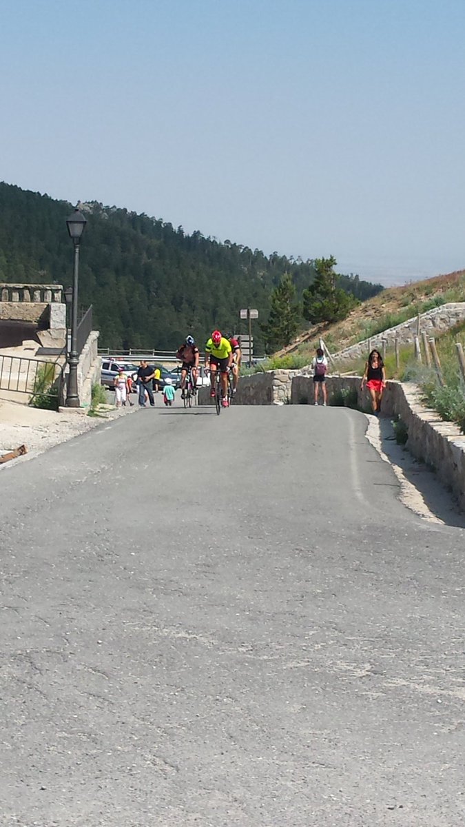 gongar_7's tweet photo. Viendo el triatlon de bola! https://t.co/vJBNO3ACSs