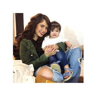 FierSandoval's tweet photo. When my baby girl is still a baby. https://t.co/nFNjcirPMF