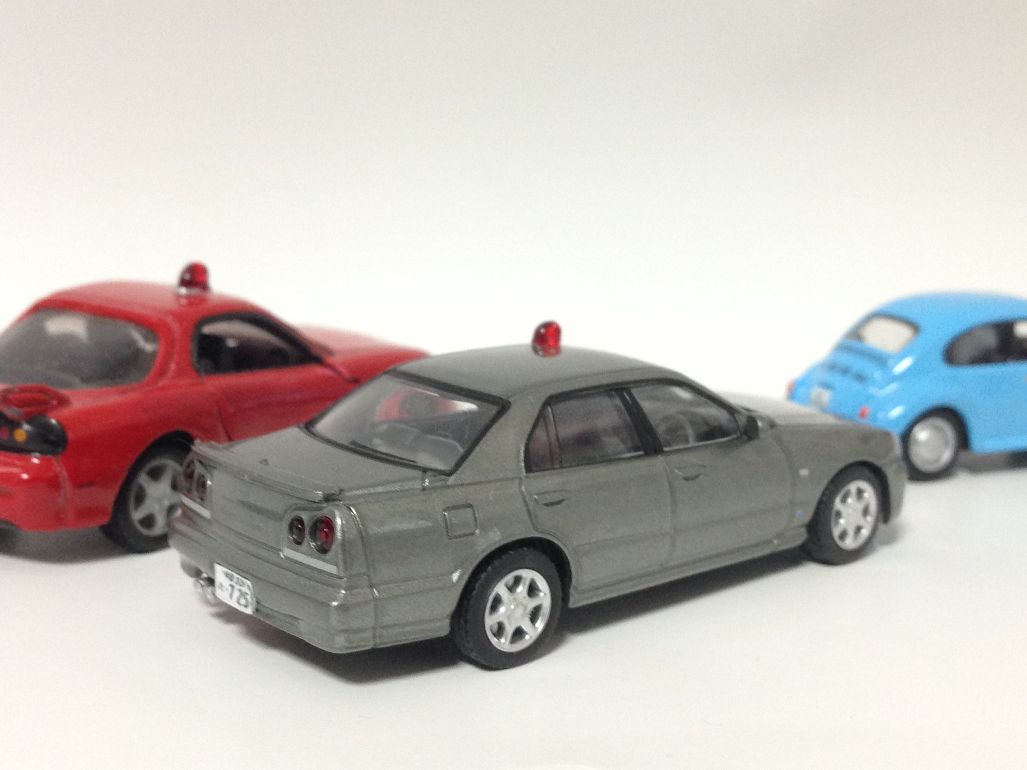 ミノスケ Kv36のリフレッシュ待ち トミカリミテッドビンテージネオ R34スカイラインの仕様変更 3 さらば あぶない 刑事 劇中車のナンバーを変更し 名探偵コナン 高木刑事の覆面車仕様に 合わせてトミカリミテッドのfdもナンバープレートを装備して