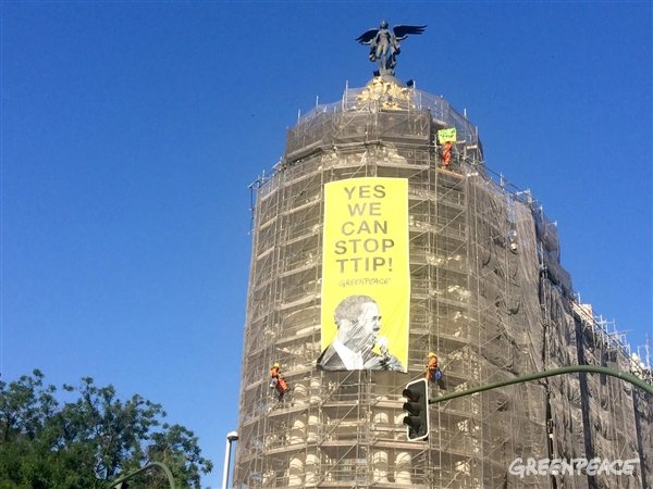 SpainGivers's tweet photo. @martinezgajulio: 'Gran acción de @greenpeace_esp en #Madrid #WeCanStopTTIP via… https://t.co/KiMLh4tL78, see more https://t.co/zvpiI8vxoL