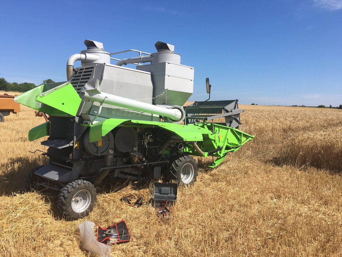 AlexGRENOT's tweet photo. #Moissons2016 #Saintes  Récolte des Essais de Blé Dur ce matin . #agriculture #innovation https://t.co/tUoZlqPgDJ