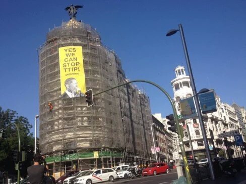laia_vila's tweet photo. Parem el TTIP! Obama visits Madrid and @greenpeace_esp hangs a banner to remember him "Yes #WeCanStopTTIP" https://t.co/rvt4vsprB4"