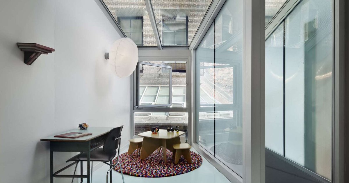 This minimalist loft in Manhattan packs style and grace into limited space: arc.ht/29swce4