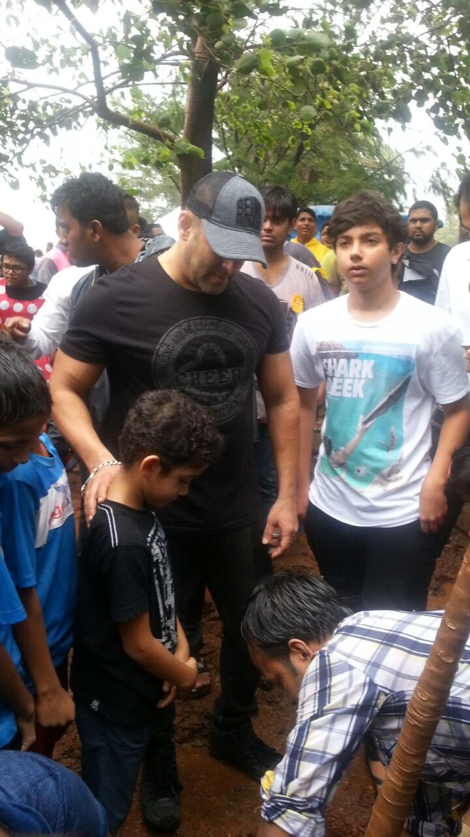 BeingSalmanKhan tweet picture