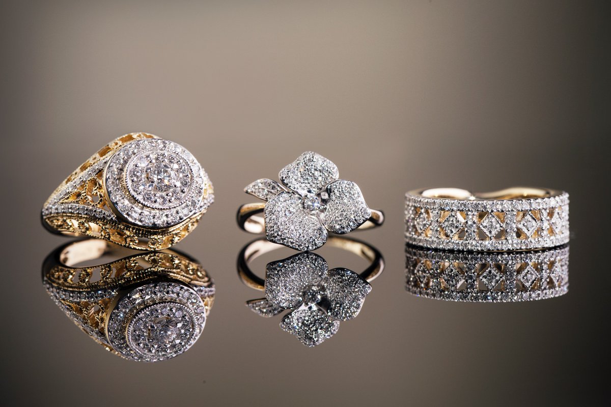 Join us from 1pm on Freeview 40, Sky 672 &amp; Freesat 814, as Debby Cavill brings you pieces of incomparable beauty...