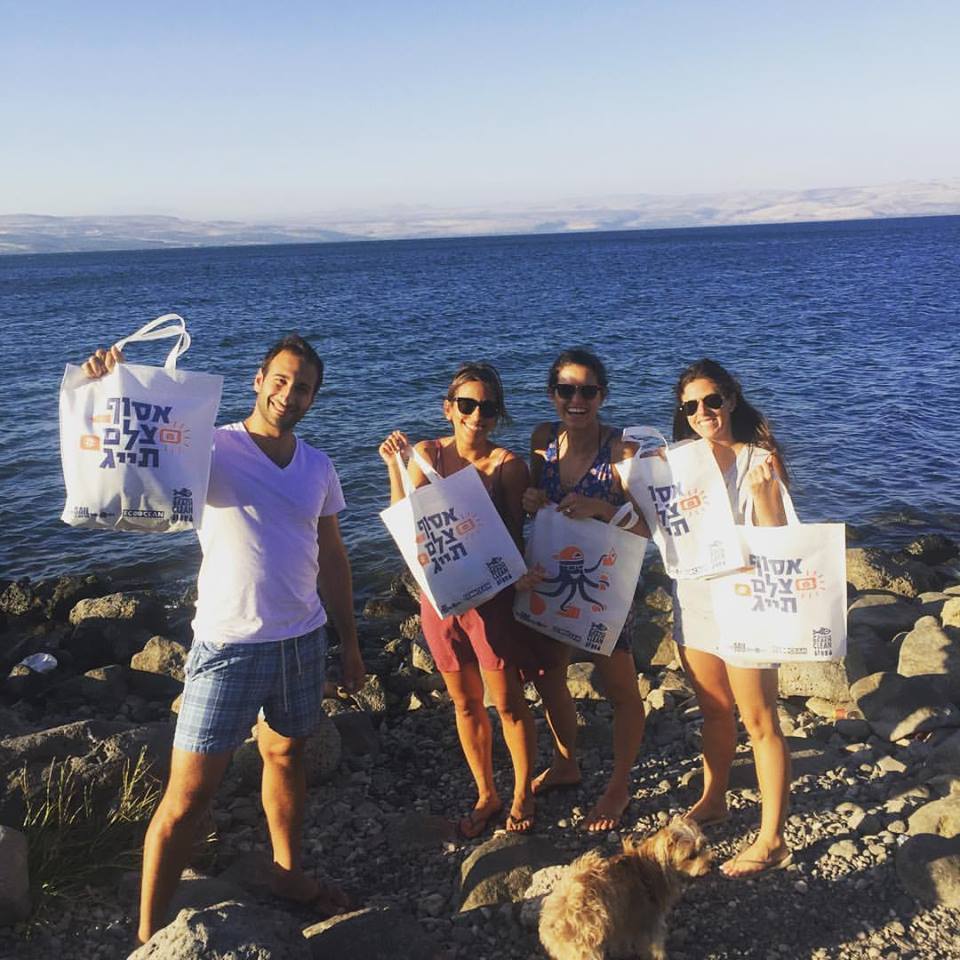 JcubedPR's tweet photo. This wkend @JcubedPR took part in the @Ecoocean #2minutebeachclean cleaning beaches up and down the Kinneret, Isreal https://t.co/Vz4jestFU8