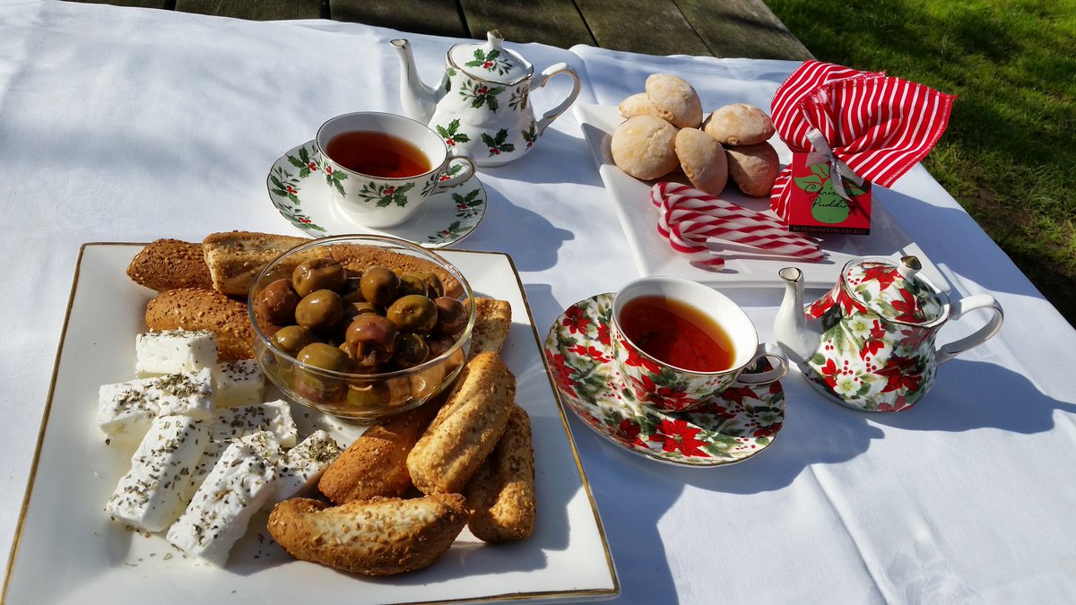 intteareview's tweet photo. Loving this Lady Bergamot tea @Smithteamakers fragrant black malty tea pairs well with saltiness of olives &amp; feta https://t.co/TiCD4e5xYK