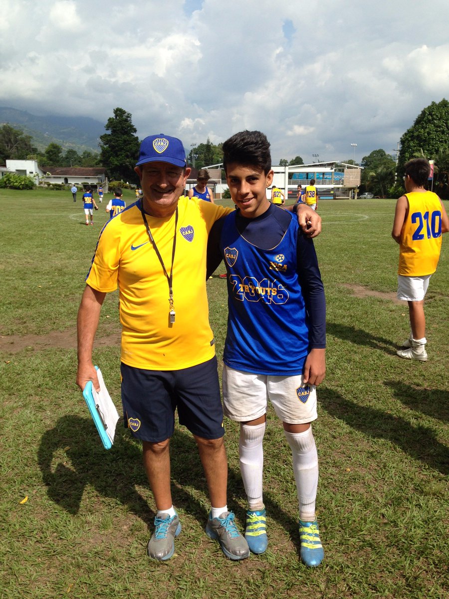 EDSTU10's tweet photo. Gracias: Jose Malleo y Oscar @pfoscaraquino excelente dia de tryout en Bucaramanga #BOCASUB14 @BocaJrSantander #ES10 https://t.co/kn5JSKfZJY