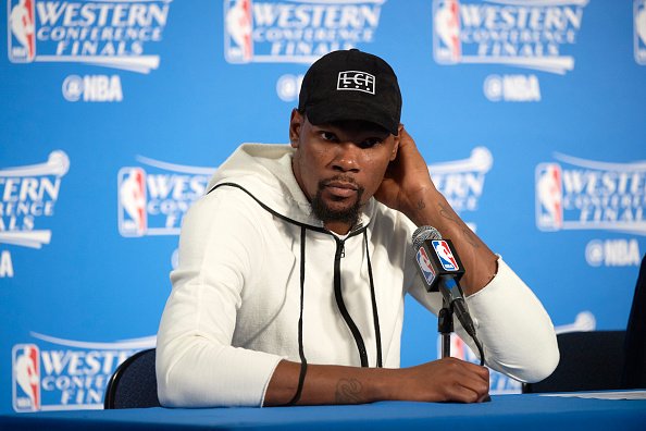 BleacherReport's tweet photo. Kevin Durant tells teams he plans to make his decision "within the next 24-36 hours" https://t.co/y6BONsRRmW https://t.co/PPCXwV3iin