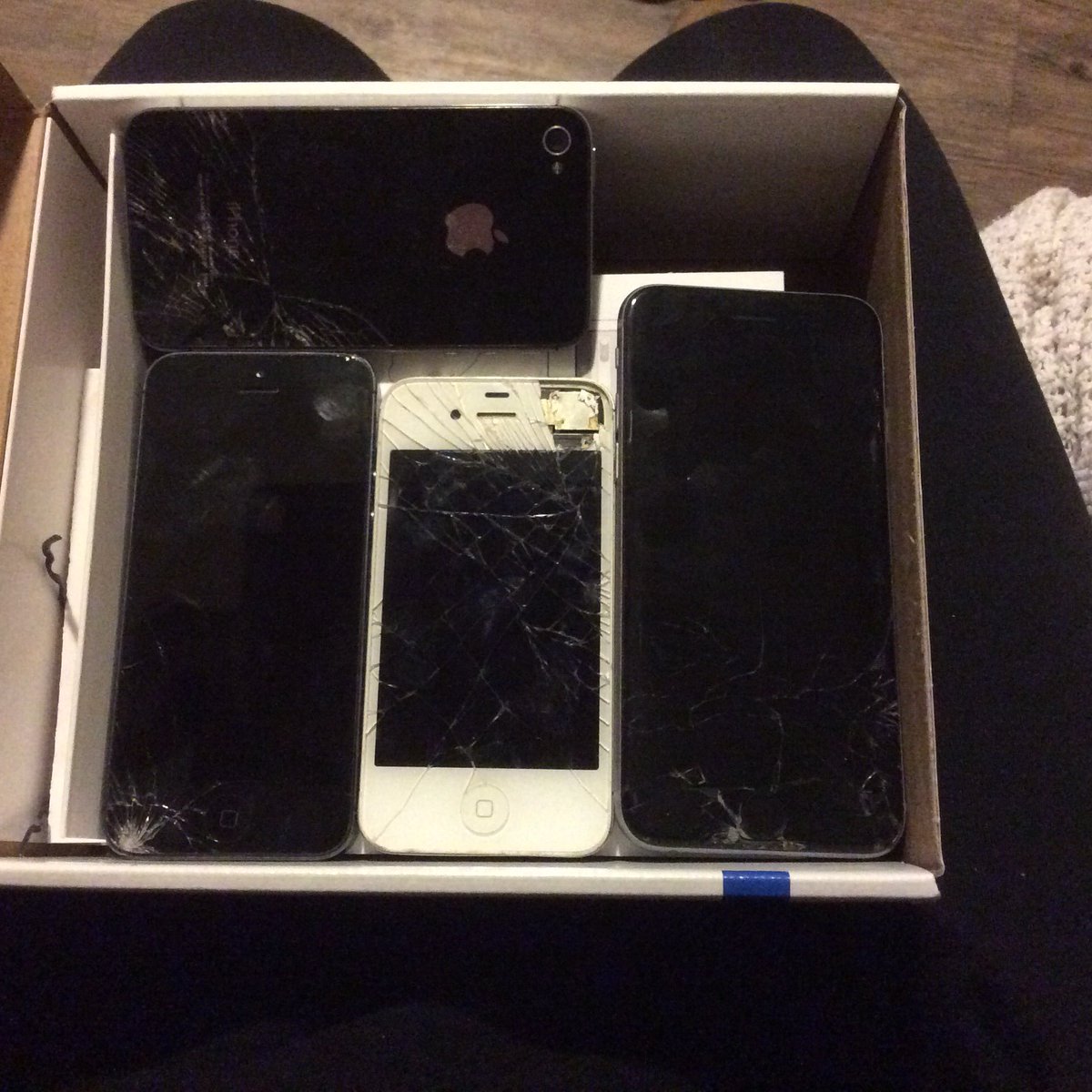 sshMelanieee's tweet photo. Clearly not good with phones.... https://t.co/IUSYmVCYAC
