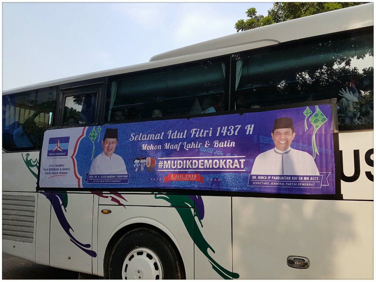 Tweeps,
Barusaja Ketua Umum <a href="/PDemokrat/">Partai Demokrat</a> Bp <a href="/SBYudhoyono/">S. B. Yudhoyono</a> melepas #MudikDemokrat 
Semoga semua Sampai dengan Selamat