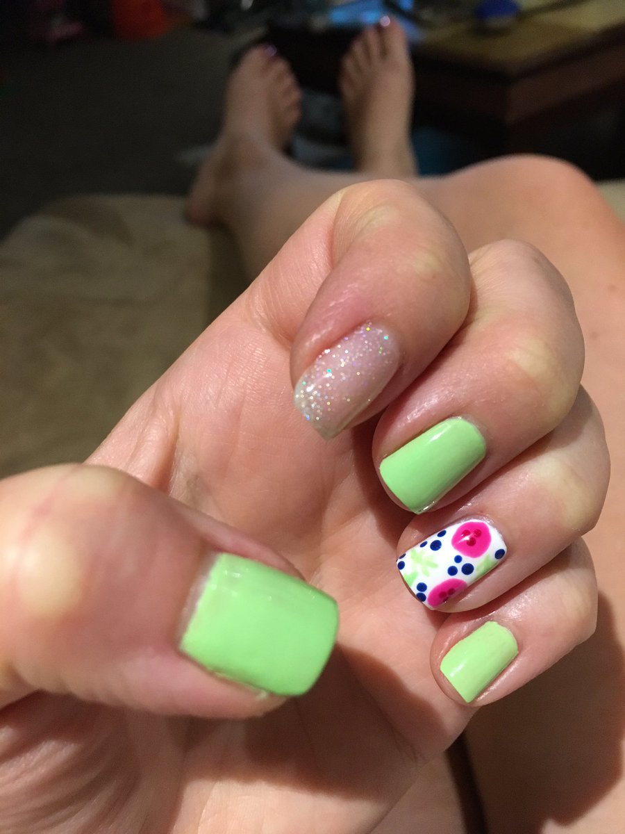 DBankstahl's tweet photo. I attempted a look that nailsbyliz posted except mine aren't exactly the same. I didn't use the same colors. https://t.co/dlWI9lk4ab