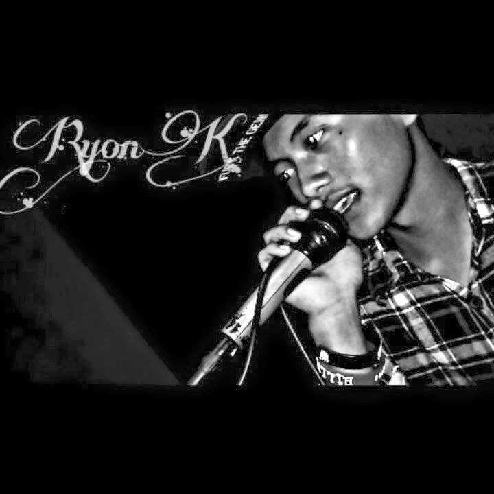 berteriak bukan berarti ke bisikan yang ta berarti tetapi kebisikan untukmenghibur orang yang sedang havvy fun