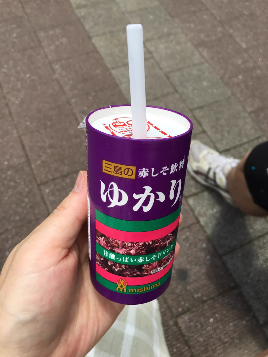 これは初めてみるドリンクです。赤しそ飲料ゆかりってｗｗｗ