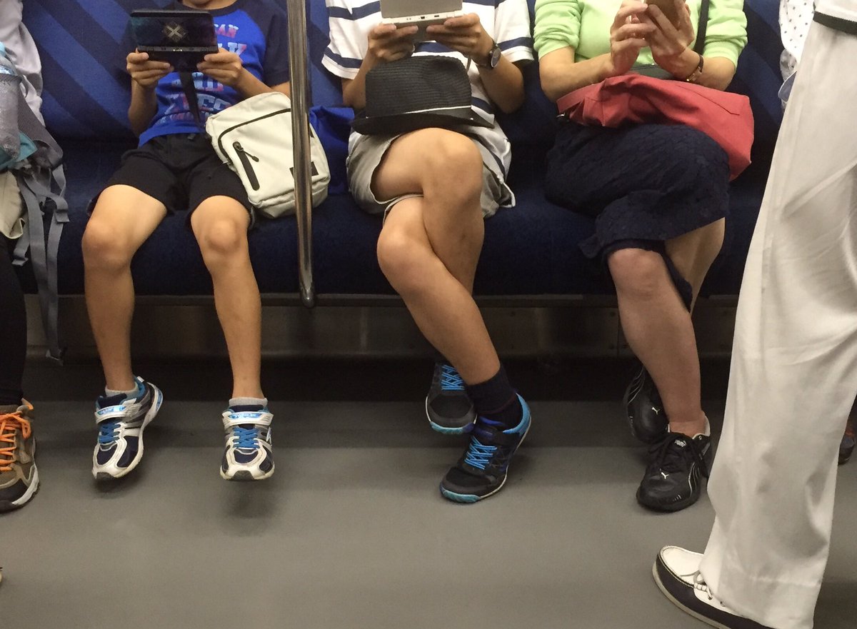 蛯原天 電車にて 男の子が凄い脚の組み方してるなぁと思ったら よく見たら隣のお母さんも同じ組み方で遺伝のコピー力に驚愕した 生命の神秘 蛯原天 電車にて 男の子が凄い脚の組み方してるなぁと思ったら よく見たら隣のお母さんも同じ組み方で遺伝のコピー力に驚愕した 生命の神秘
