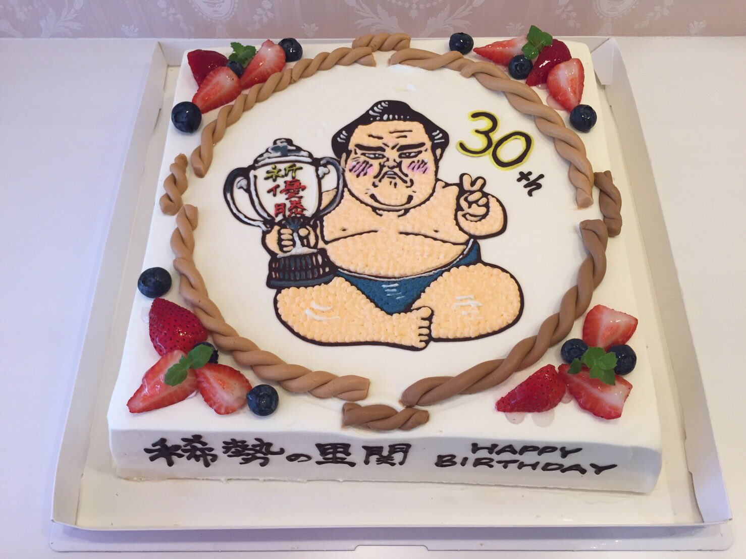 相撲漫画家 琴剣 運営 稀勢の里関30歳おめでとうございます O 今年もバースデーケーキのイラスト描かせて頂きました Sumo 稀勢の里 祝30歳 T Co Hswrkiys73 Twitter