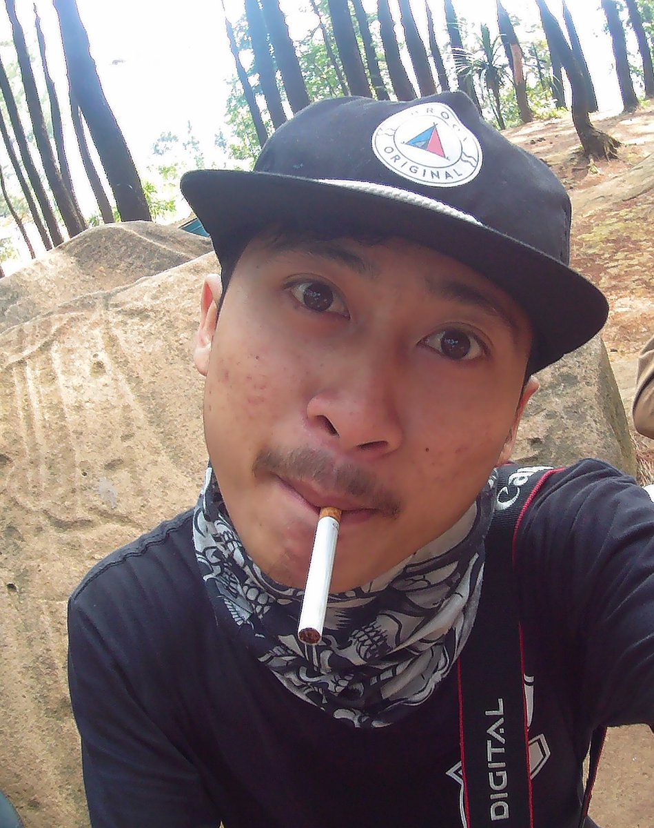 Edan makin tua lu monyet hahaha "<a href="/fansaJuls/">F a n s a  G.  J u l</a>: thanks god, i'm 22 years old :) "