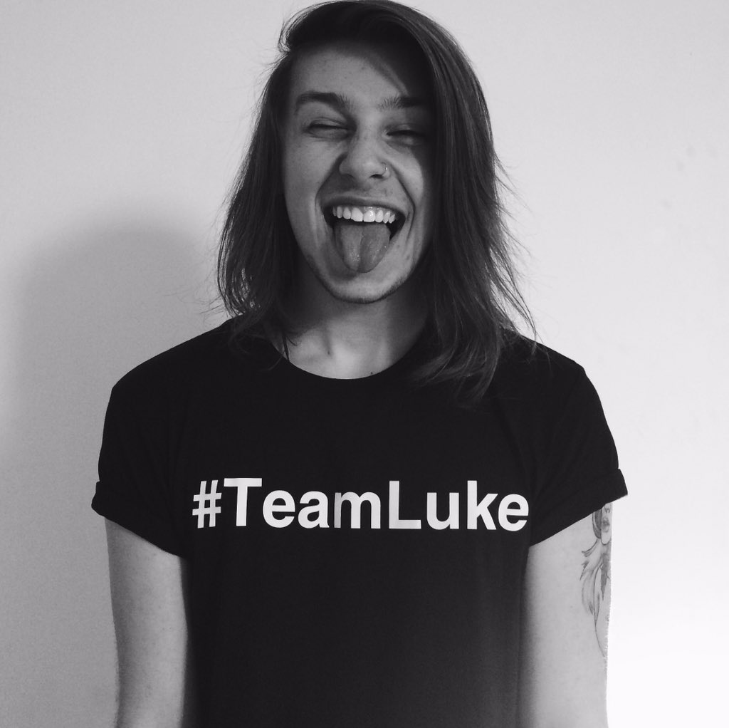 LukeEverchange's tweet image. if this gets 100 retweets within the next hour I'll wear a #TeamLuke shirt on stage today