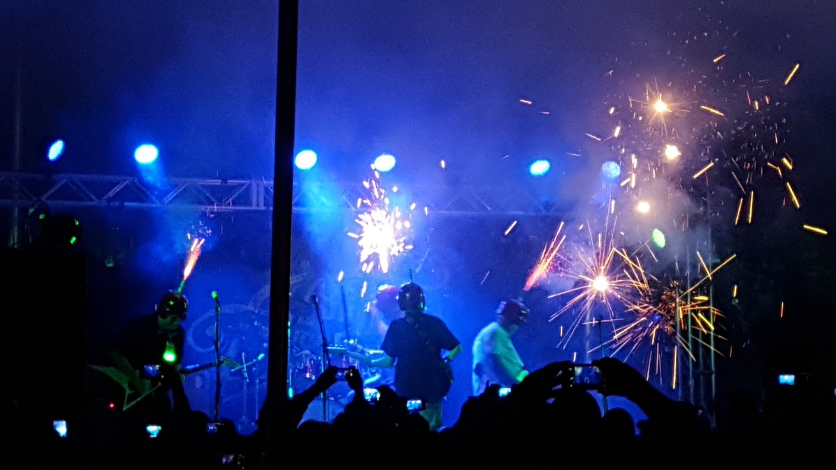 MoxyLoxy's tweet photo. @audiofeedfest #onebadpig https://t.co/4fwixXxnQM