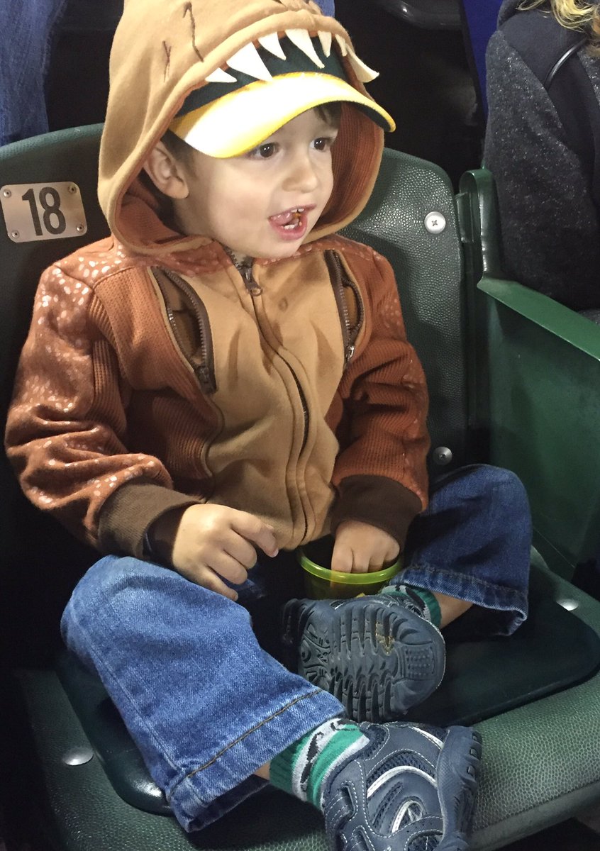 stephyluch's tweet photo. #JVAnderson wants to see a win tonight! #letsgooakland #atthecoliseum https://t.co/9NqRKbSzN5