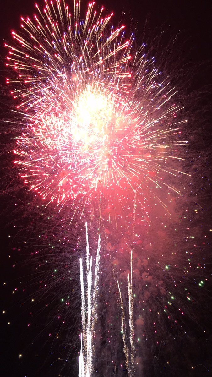 alanah_kealey's tweet photo. Nice fireworks after the Phillies game!!❤️⚾️💙 https://t.co/DBpIo7LBYS