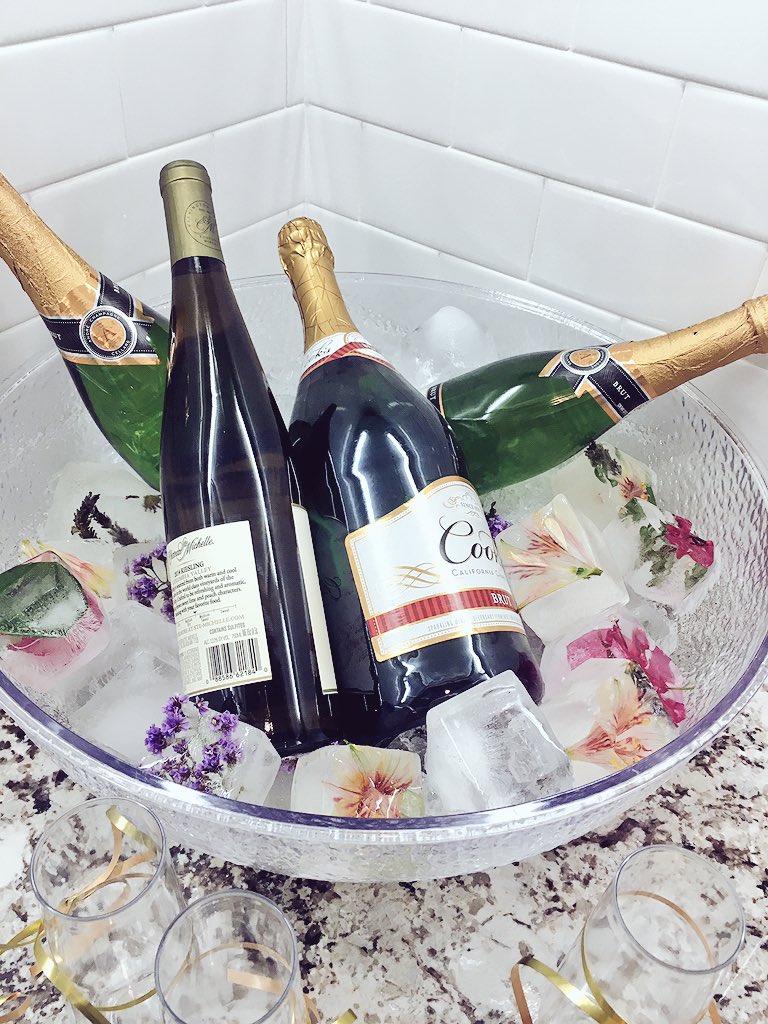 nadiascore's tweet photo. Bridal shower was a success 👌🏽 #readytosleep #forweeks https://t.co/tFMpNrkuCo