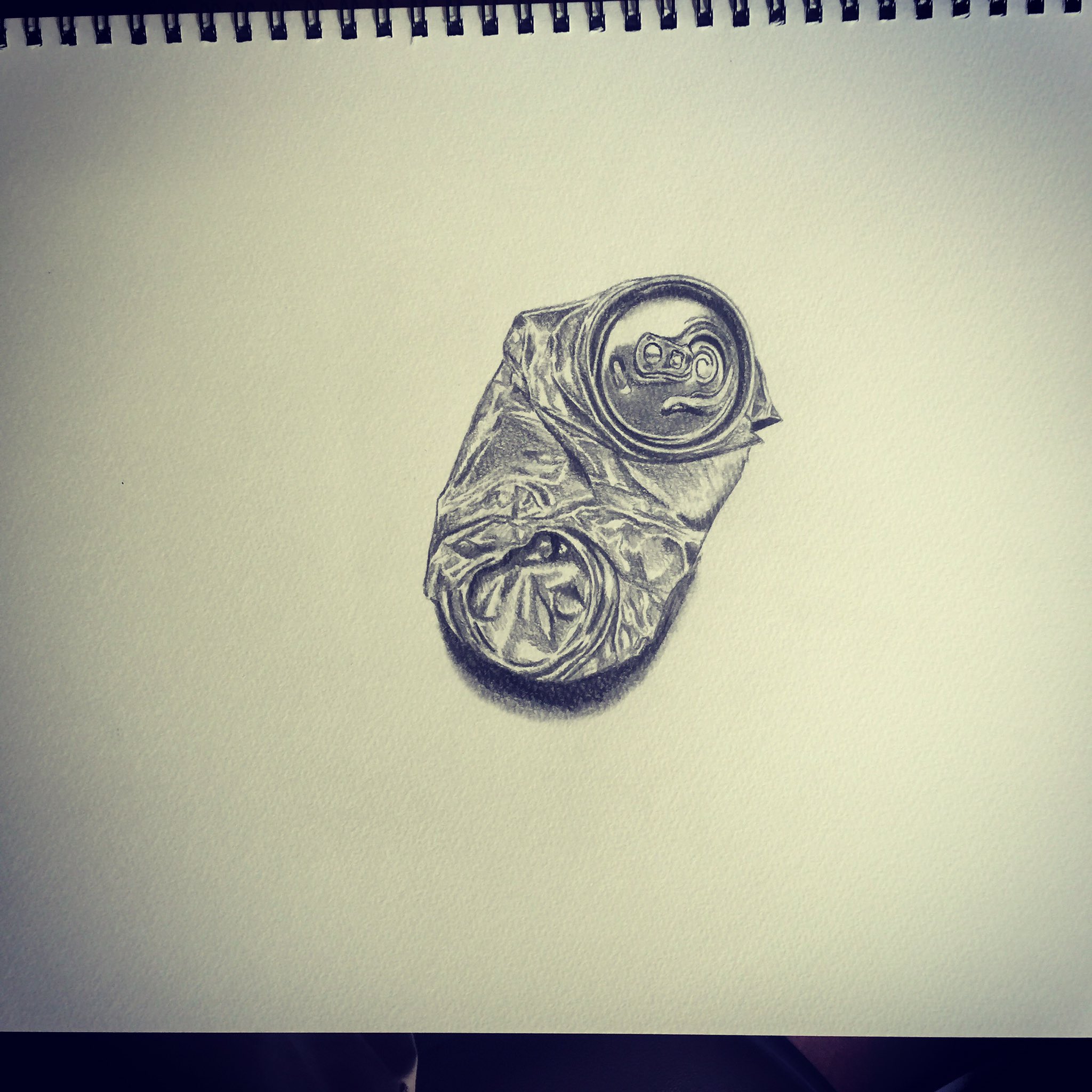 Atkj 絵描き デンディー Twitterissa 潰れた空き缶描いてみました アルミ缶 空き缶 イラスト 鉛筆画