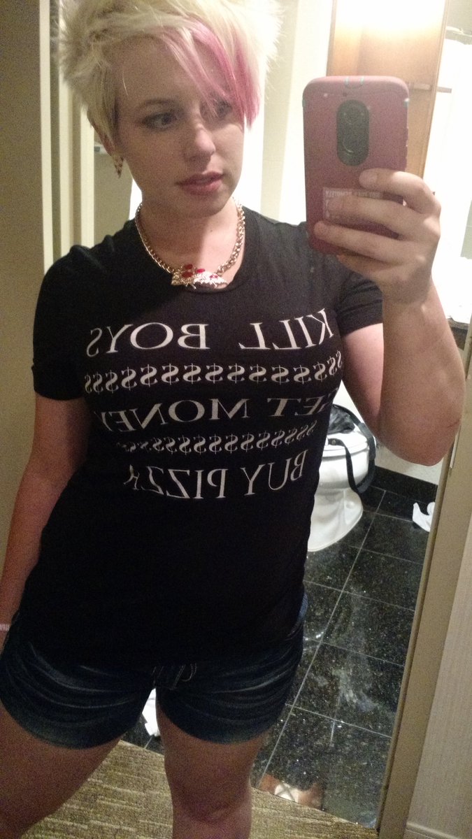 PiggyNukka's tweet photo. Reppin' #pizzadere life now @superOrangePDX https://t.co/uOylbkXNo7