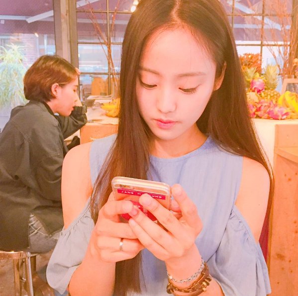 [TRANS] Euna IG Update
Cap: #AllGrownUp♡ #Cutie #ILoveYouJane-ah
#ItsTwoGirls!! #allgrownup #cutie #ilyjane #girly♡