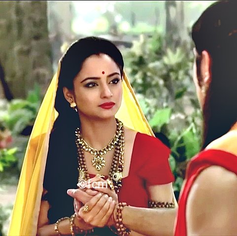 FCMadirakshi's tweet photo. Never forget 2 types of people : 

1. Who helped u in ur difficult times.

2. Who left u in ur difficult times. https://t.co/v92mMyqog9