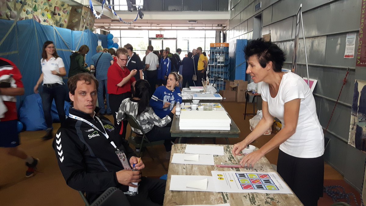 Carla Dijs <a href="/paradijsv/">carla dijs</a> maakt mooie kunstwerken met deelnemers <a href="/SONS2016/">SpecialOlympics2016</a>  om na afloop aan te bieden aan gemeentes