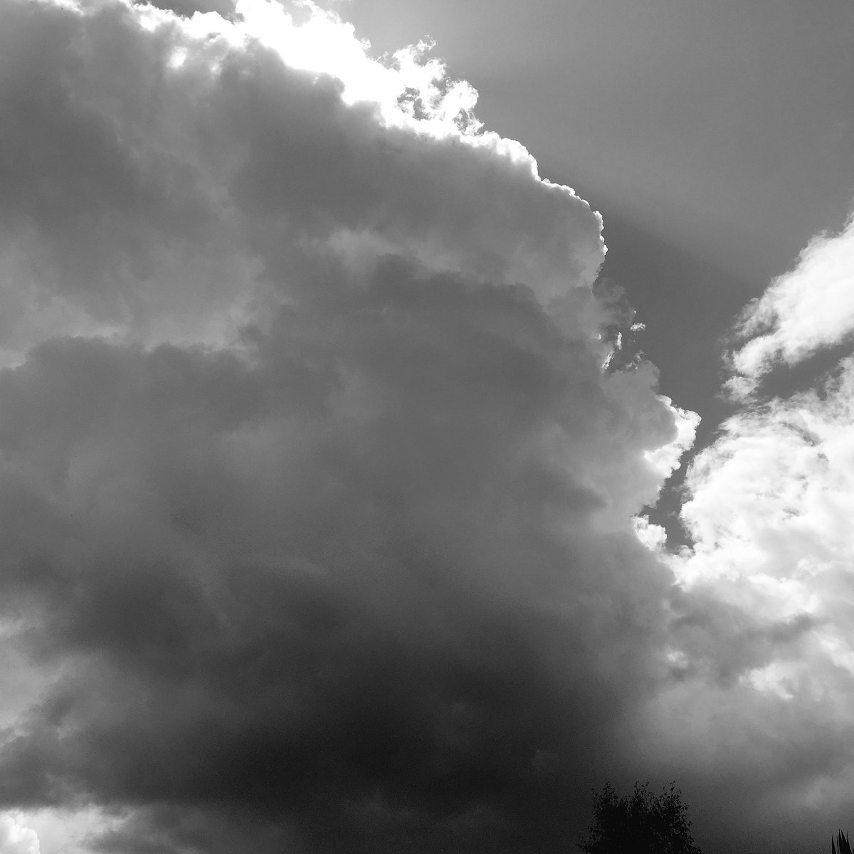 katemclean's tweet photo. #cloudclock indicates it's #time to #work https://t.co/09PmaLBjoT