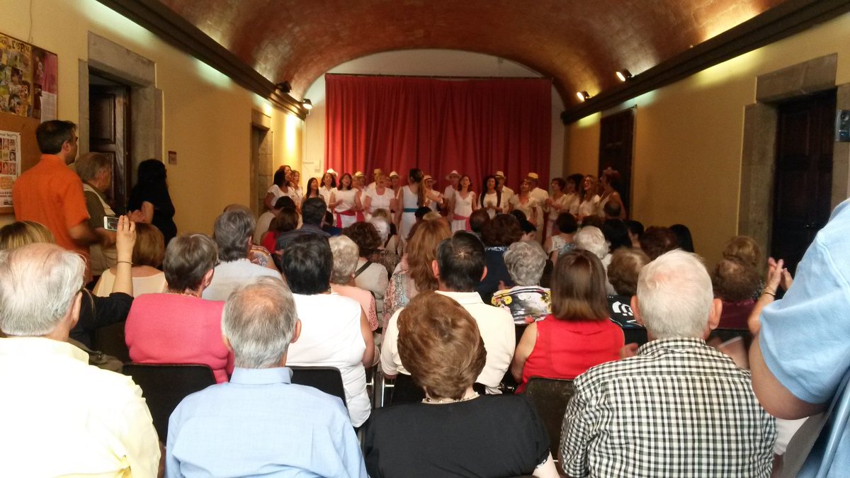 ParticipaMataro's tweet photo. Concert de corals a càrrec del Nou Cor de Aula de Música Masafrets i la Coral Veus de Túria a @lesesmandies #Mataro https://t.co/suEcnkz8t0