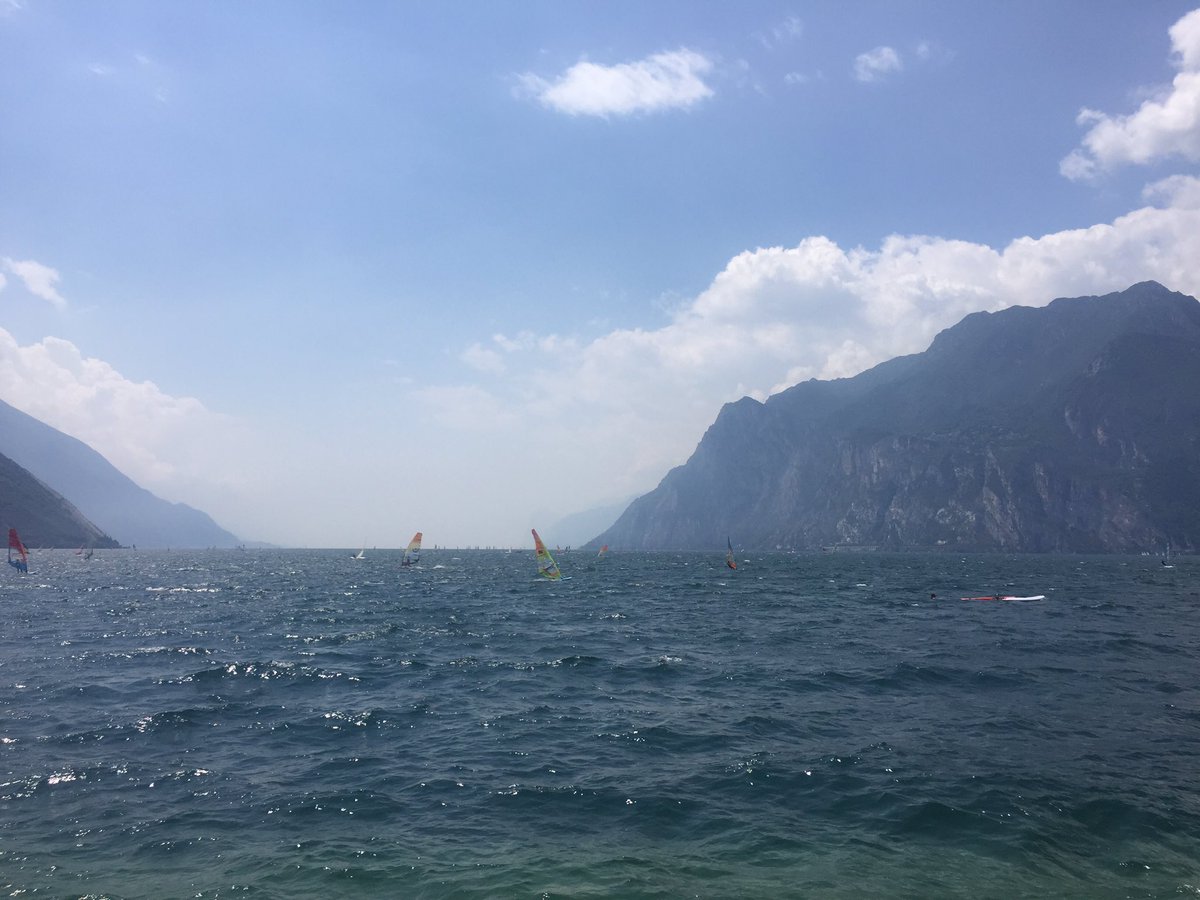 willtruman70's tweet photo. Twitteri il vento oggi a #rivadelgarda e' fantastico X i #windsur https://t.co/Yoo0MvkrXI