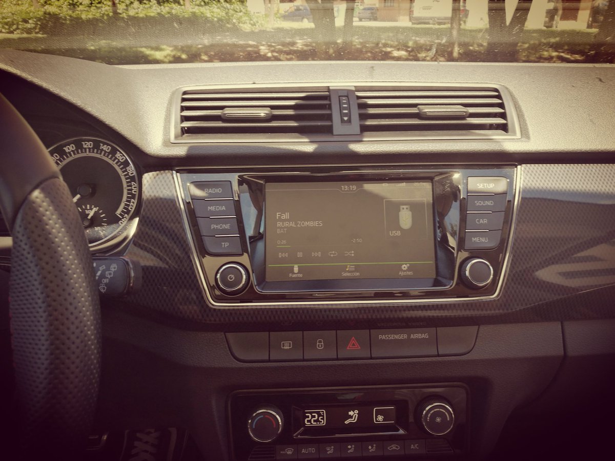 RockTotalweb's tweet photo. Vuelta a #Madrid con @skoda_es después de un intenso #fardelej #rocanrolear con estilo y @rural_zombies sonando. https://t.co/wPQzjBVFy8