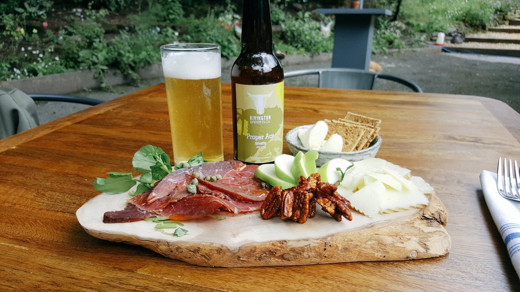 Lunchtime up at <a href="/SC_Rivington/">Spring Cottage</a> with some <a href="/rivingtonbrewco/">Rivington Brewing Co</a> Proper Ace!