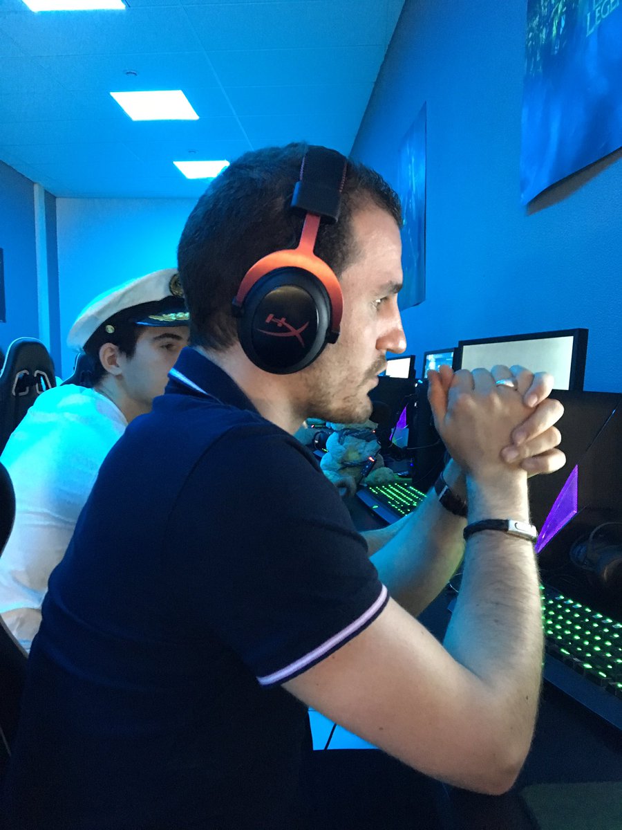 svkine's tweet photo. La team #froggedtv ;) @HugoDota @YouyouDOTA @riddellzz en direct de Valence #gaminglive https://t.co/nDCJwv6Lcm
