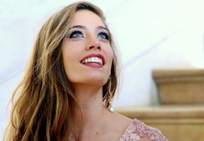 Fan2miss's tweet photo. Joyeux anniversaire à la belle @JadeVelon, fière d'être bourguignonne ! https://t.co/UDuszNltBR
