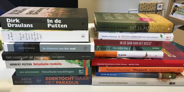 De #longlist voor de <a href="/JanWolkersPrijs/">JanWolkersPrijs</a> 2016 is bekend! Bekijk de beste #natuurboeken hier: bit.ly/29e4Bui