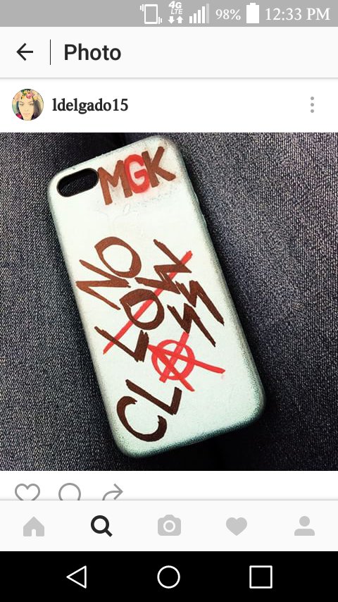 WindyCityRager's tweet photo. @claralaree_x my first tattoo was this. my best friend drew this on her phone case, got it tatted. #NoClassTour https://t.co/HHtDOb18Ze