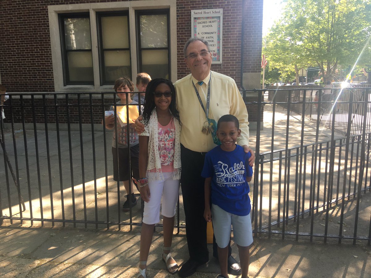 Slimz81's tweet photo. We said farewell to an amazing and wonderful Principal! He knew every student from nursery to 8th grade by name. https://t.co/B7walFhXMl