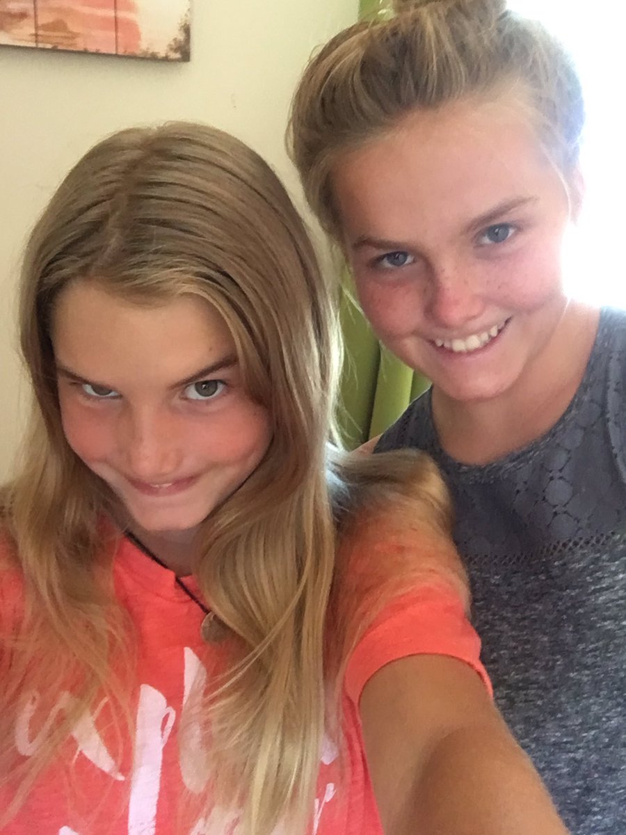 VarlesiFam's tweet photo. Cousin lovin 😊✌🏼️ #besties #family https://t.co/kFgfP4PH4M