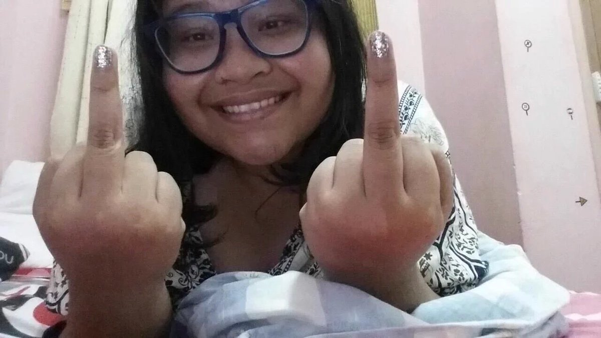 Uddeng_mn's tweet photo. Untuk feminist feminist yang merungut tentang isu basuh pinggan di luar sana. Kakak Arlina sapot korang hoccay ?! :* https://t.co/i7uaUjzBs5