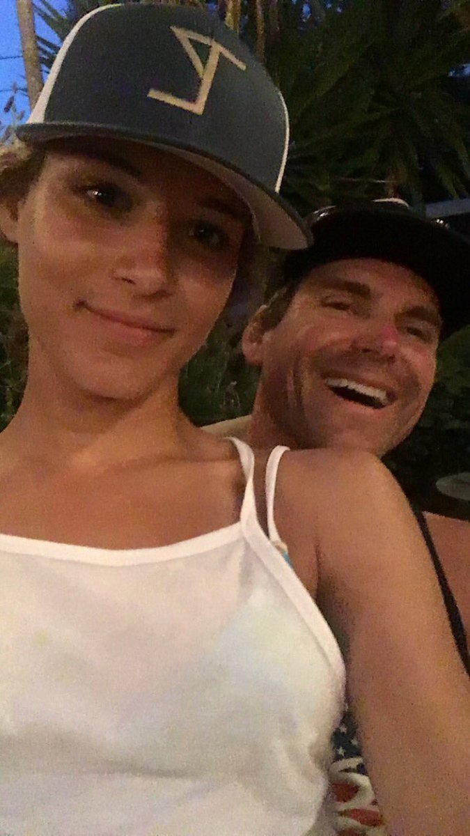 VarlesiFam's tweet photo. Thankful to have some of the fam back together this week 😘 #Varlesi https://t.co/S90SXxN0yC