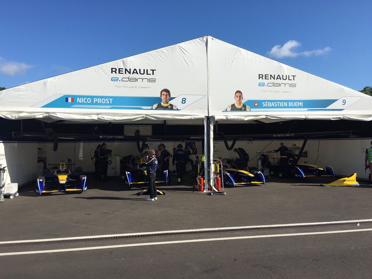 esportsandcars's tweet photo. It's before 9am and cars are on track. #becauseelectric Pitlane quiet in all senses! https://t.co/z8IJt3Rr8k