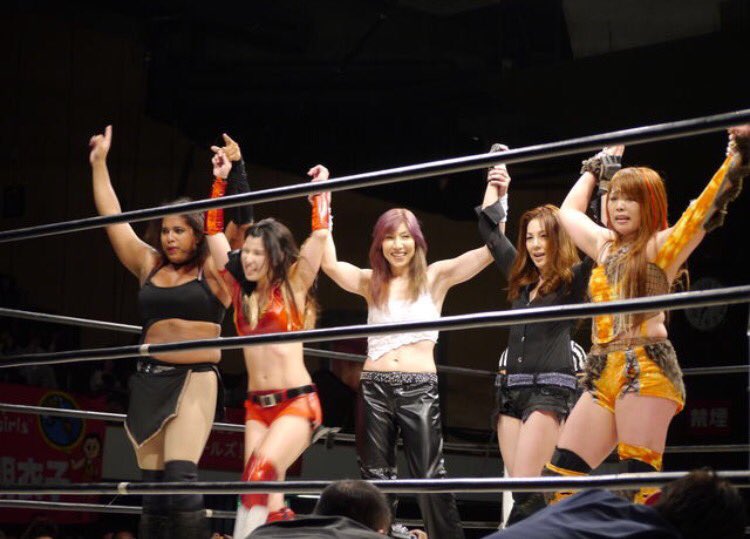 DAFALCON11's tweet photo. AMAZING! @N8VNY with #Legends @shidahikaru @kaoru2hearts @takacoinoue @hiroyomatsumoto #JoshiElite #StrongBeautiful https://t.co/nr9i4l6wok